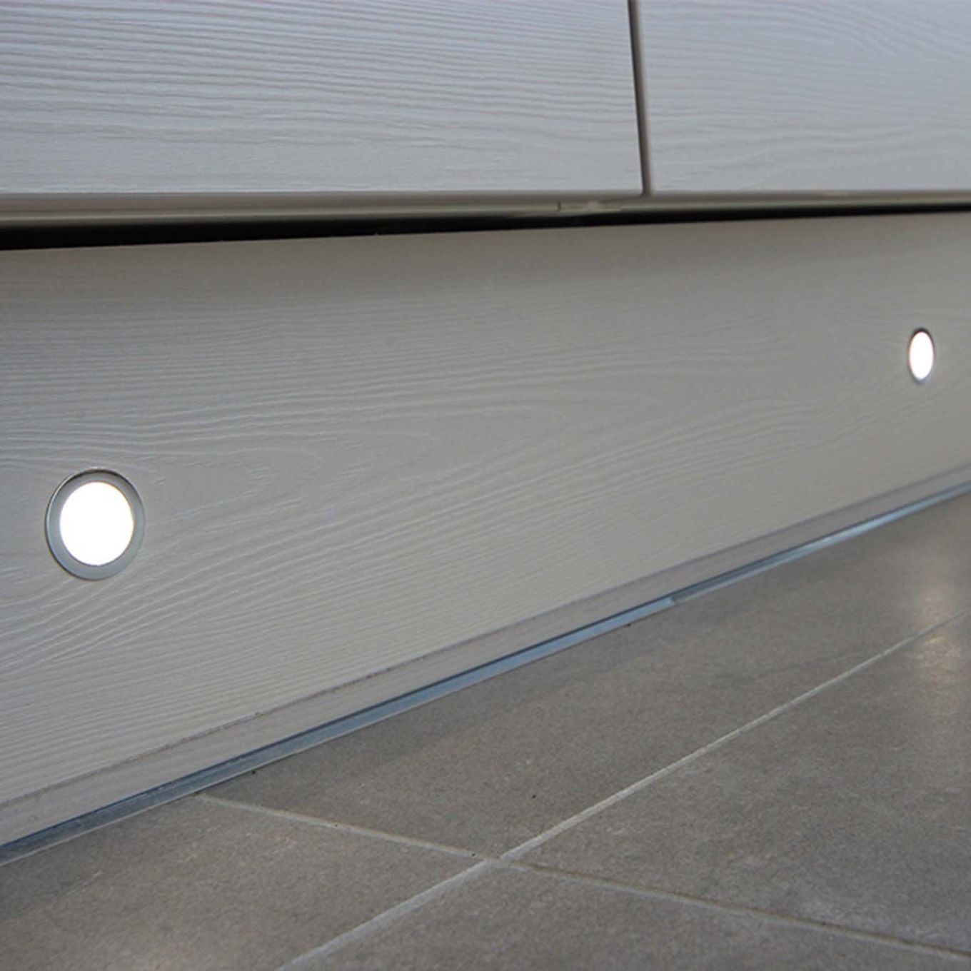 5 Light Round LED Chrome Plinth Kit