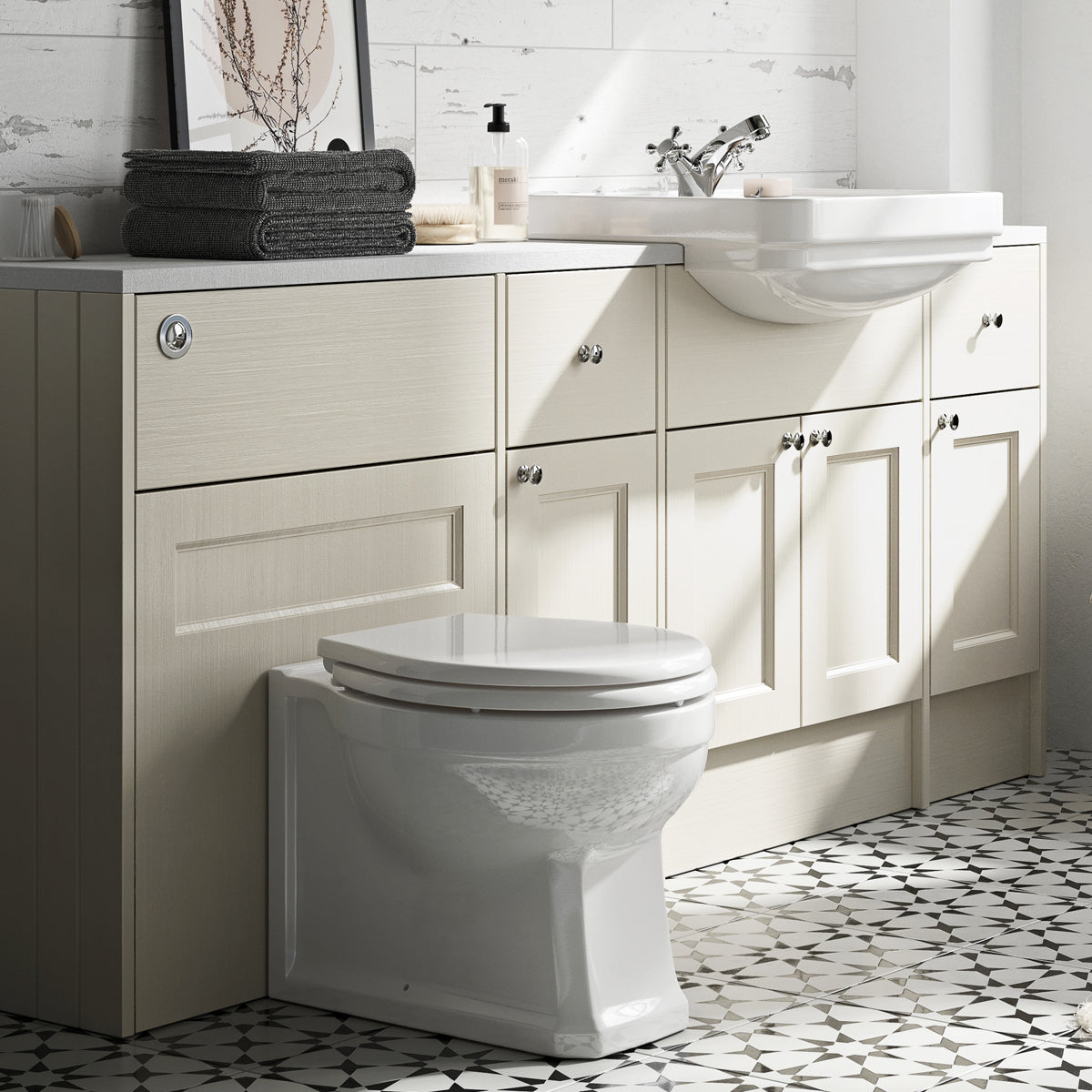 Traditional Toilet Seat