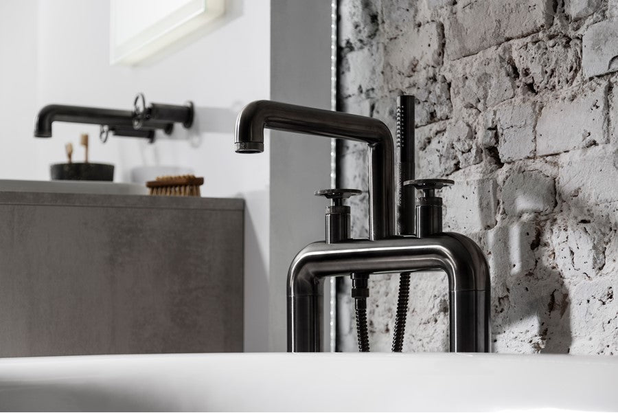 UNION Free Standing Bath Filler & Shower Kit Wheel