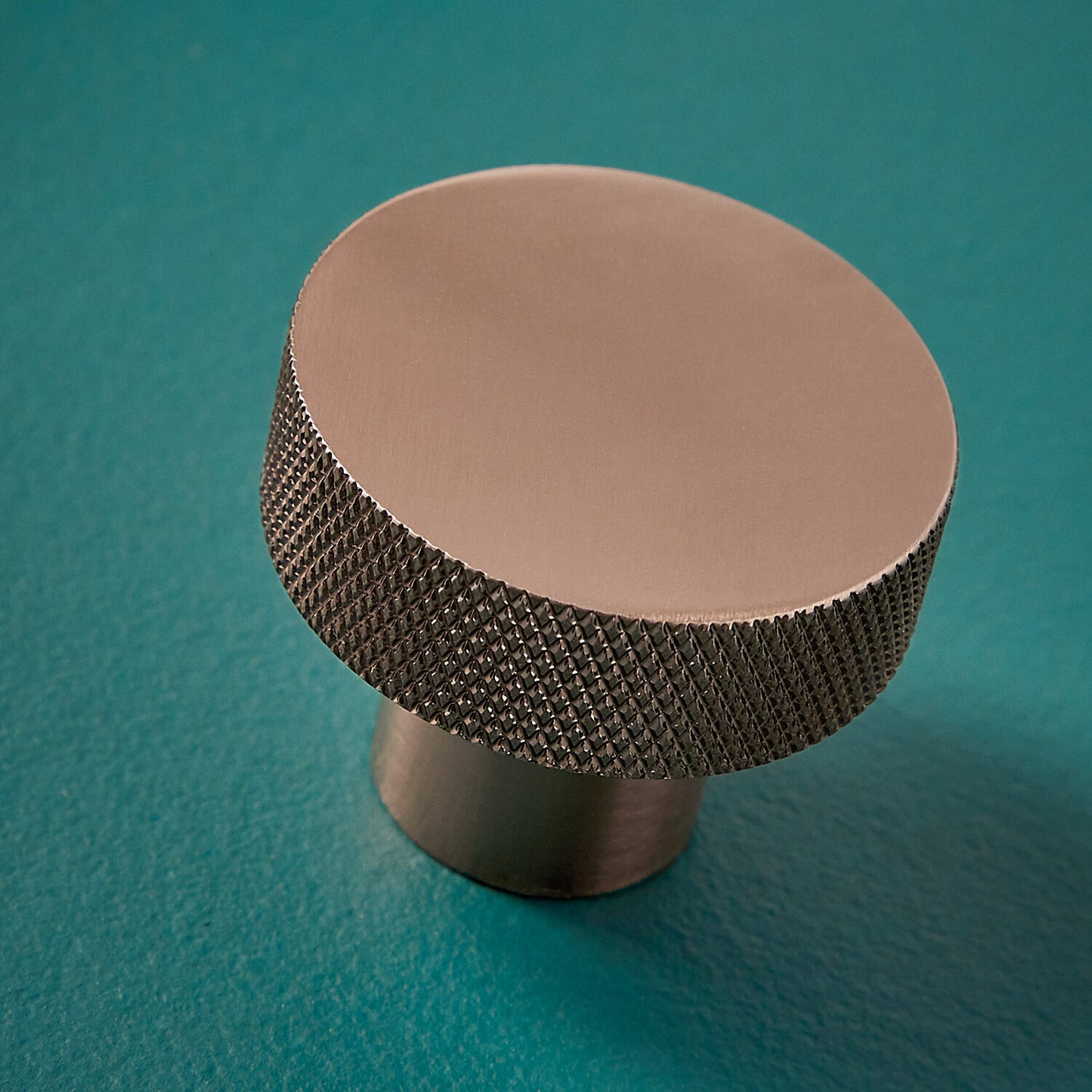 Knurled Round 42.5mm Brushed Bronze