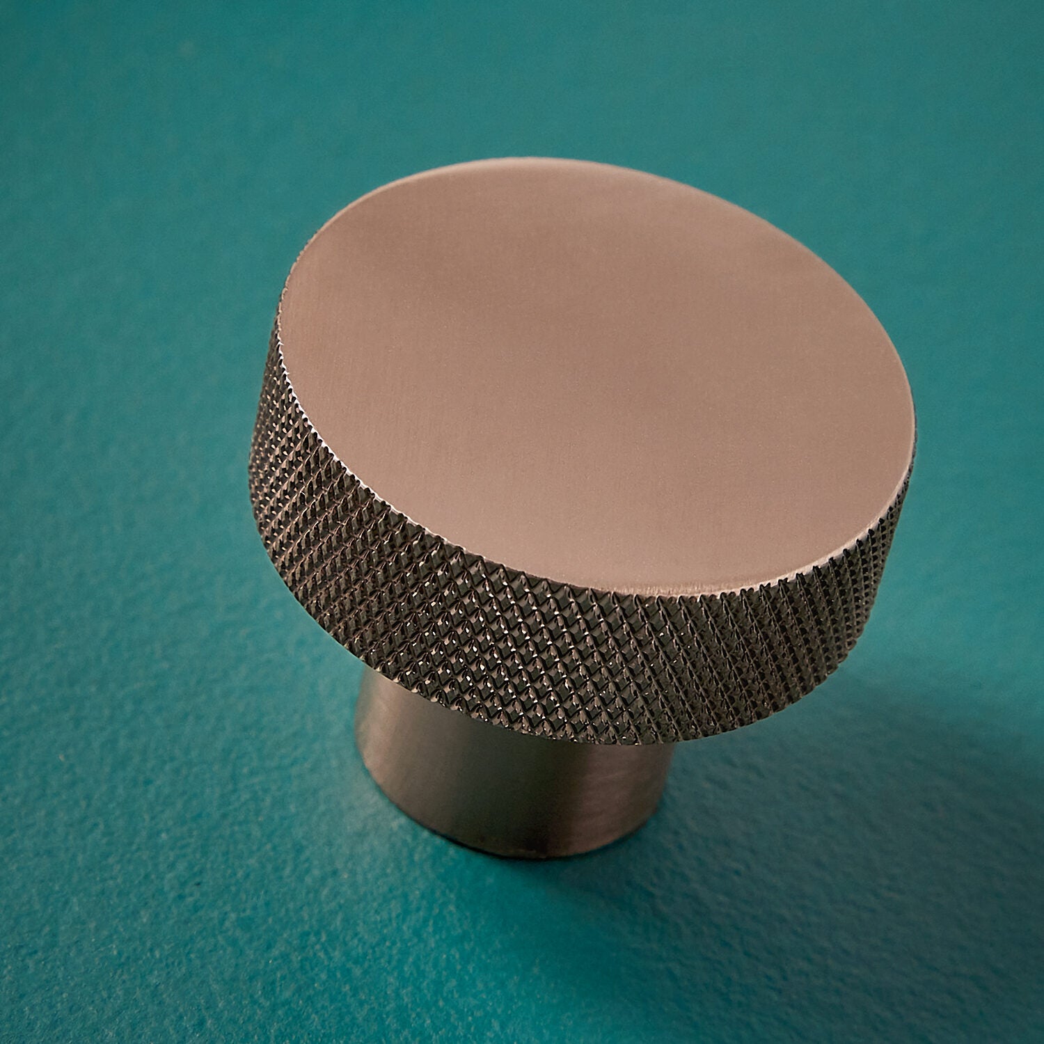 Knurled Round 42.5mm Brushed Bronze