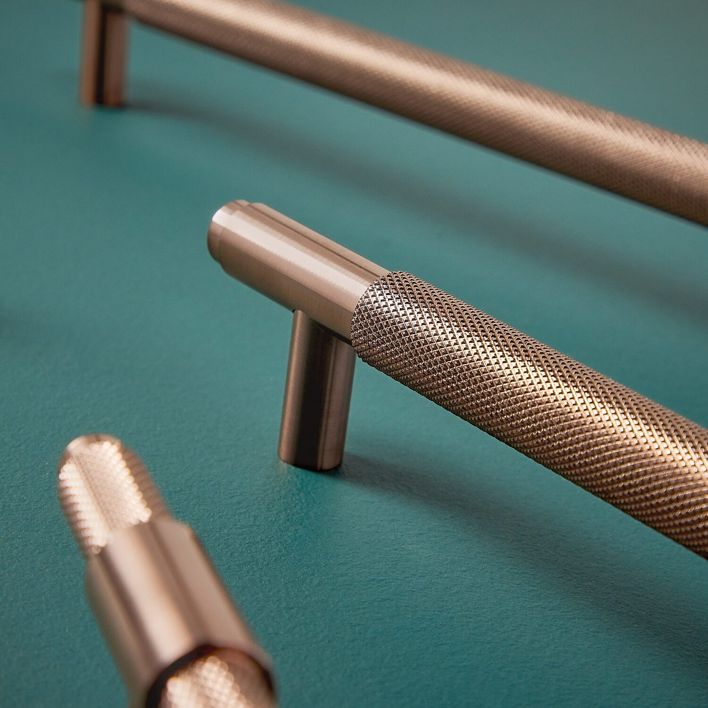 Knurled 400mm Handle Brushed Bronze