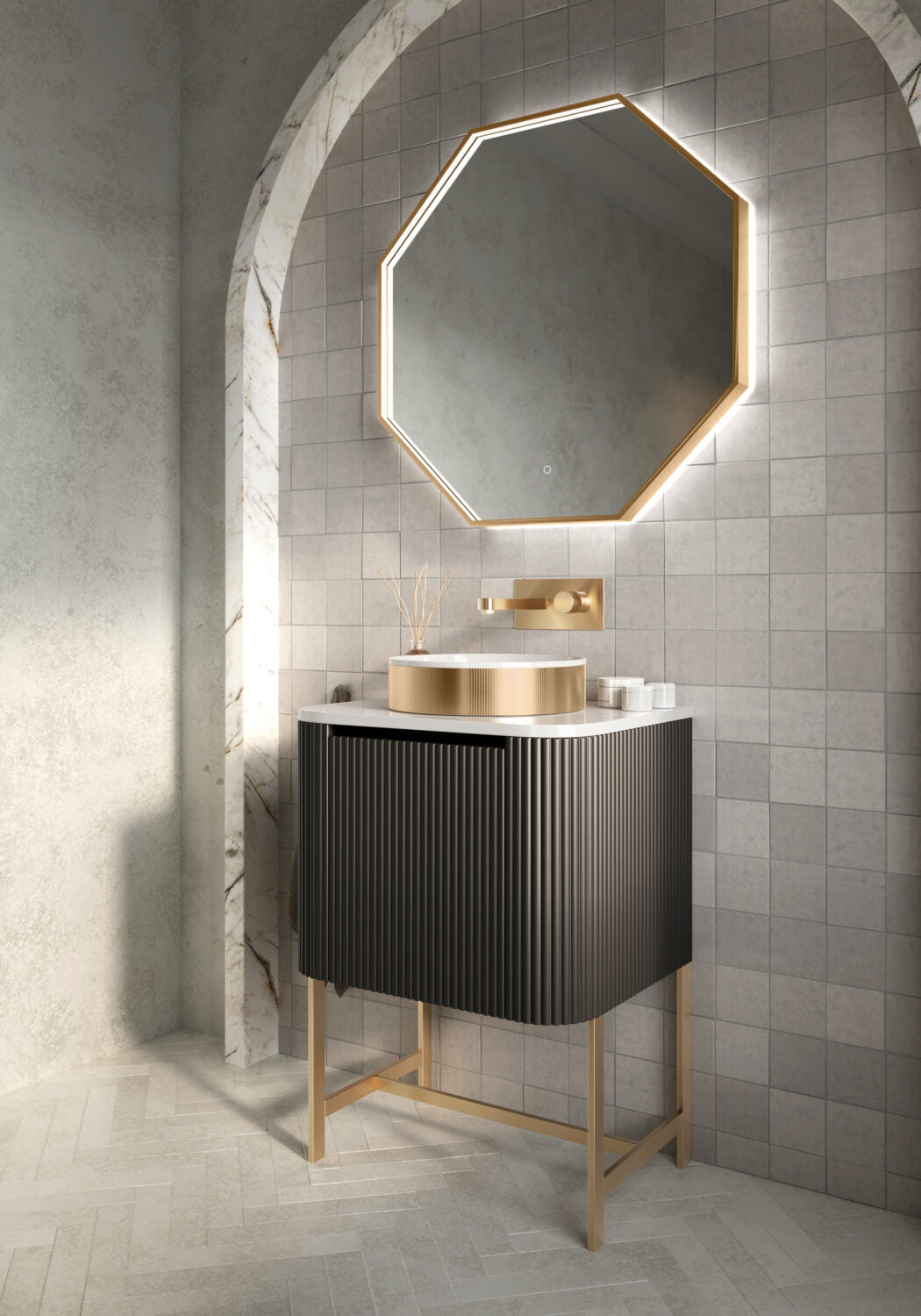 Linea Curve 600 Brushed Brass Frame