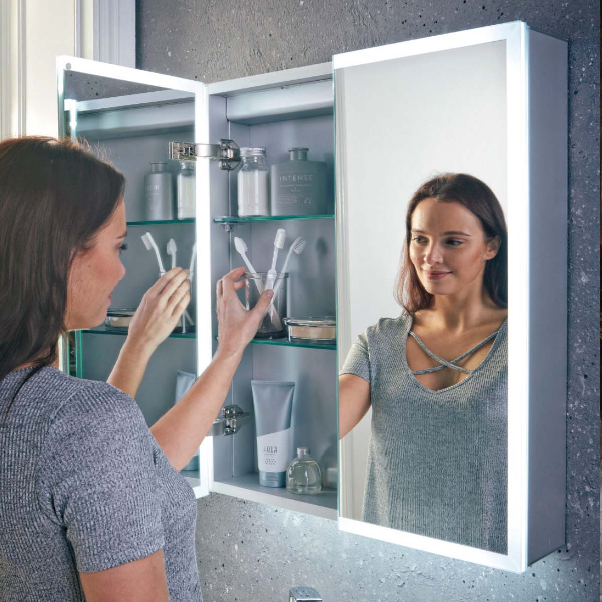 Mia LED Mirror Cabinet 600x700mm